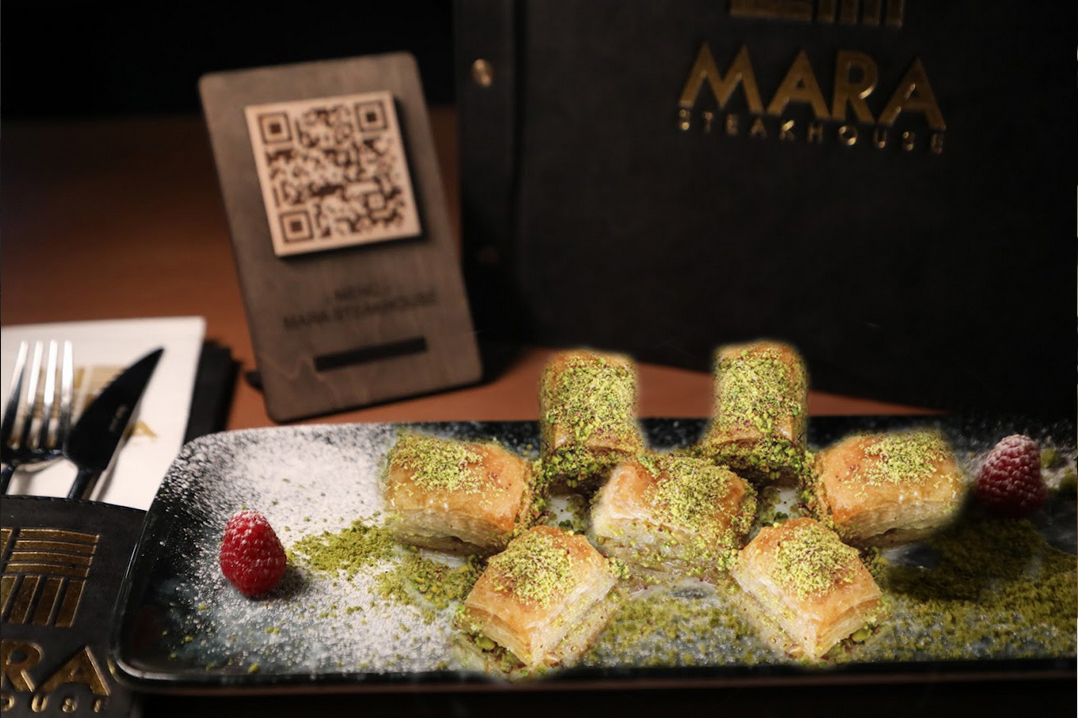 LE FAMEUX FEUILLETÉ BAKLAVA EN OR