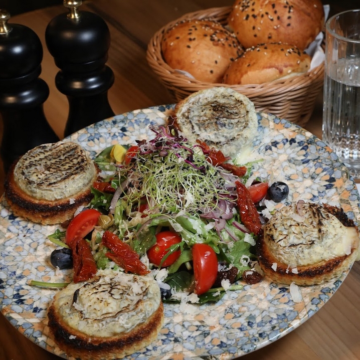 SALADE DE CHÈVRE